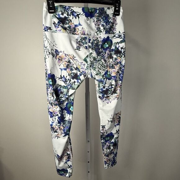 Apana Womens Floral Capri Leggings Small‎ S Athletic Blue Purple Green Pre Owned - Picture 2 of 7